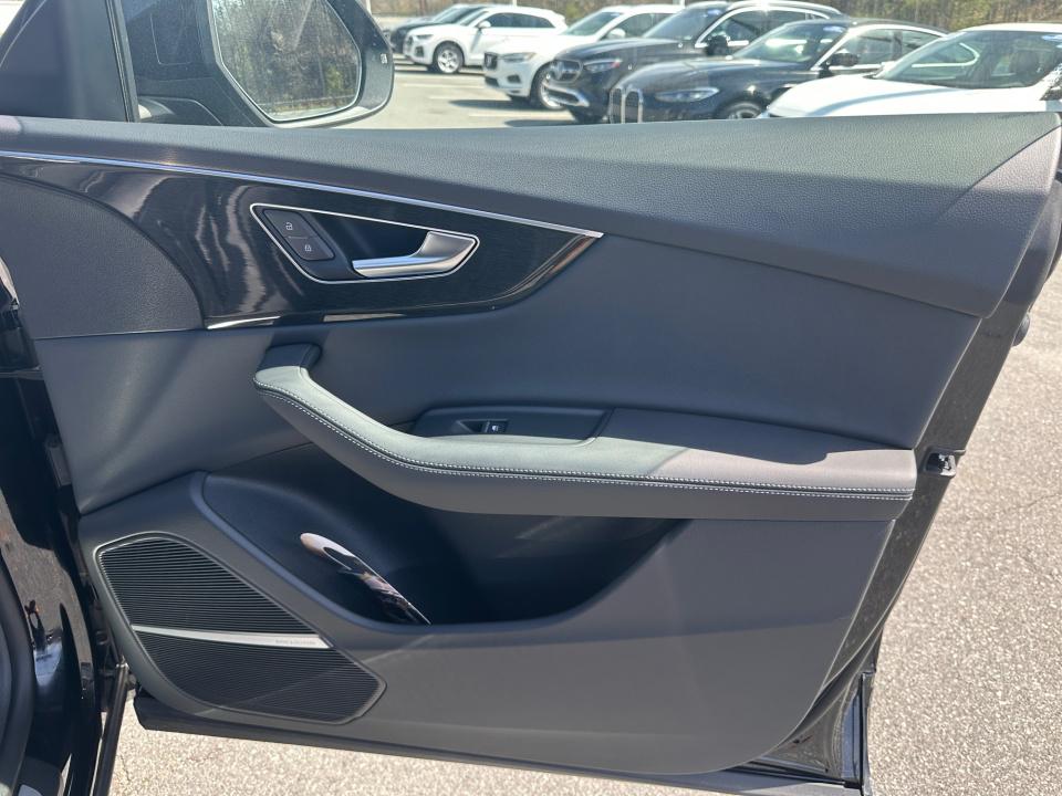 2026 Audi Q8 Premium Plus - Photo 31