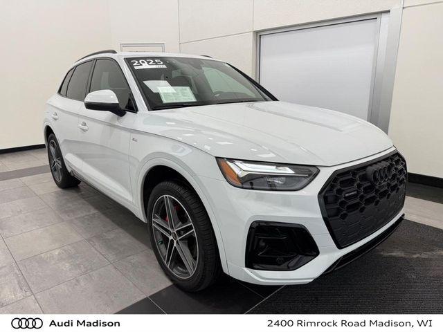 2025 Audi Q5 55 e Premium Plus's photo