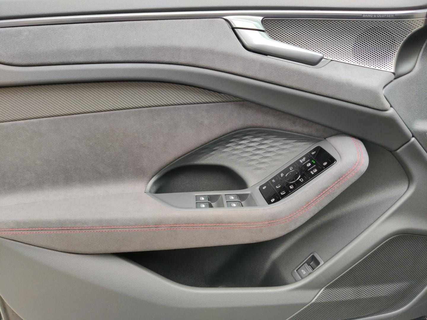 Bild über Audi A6 Avant TFSI quattro 270 kW S tronic - für weitere Informationen kontaktieren Sie den Audi Partner