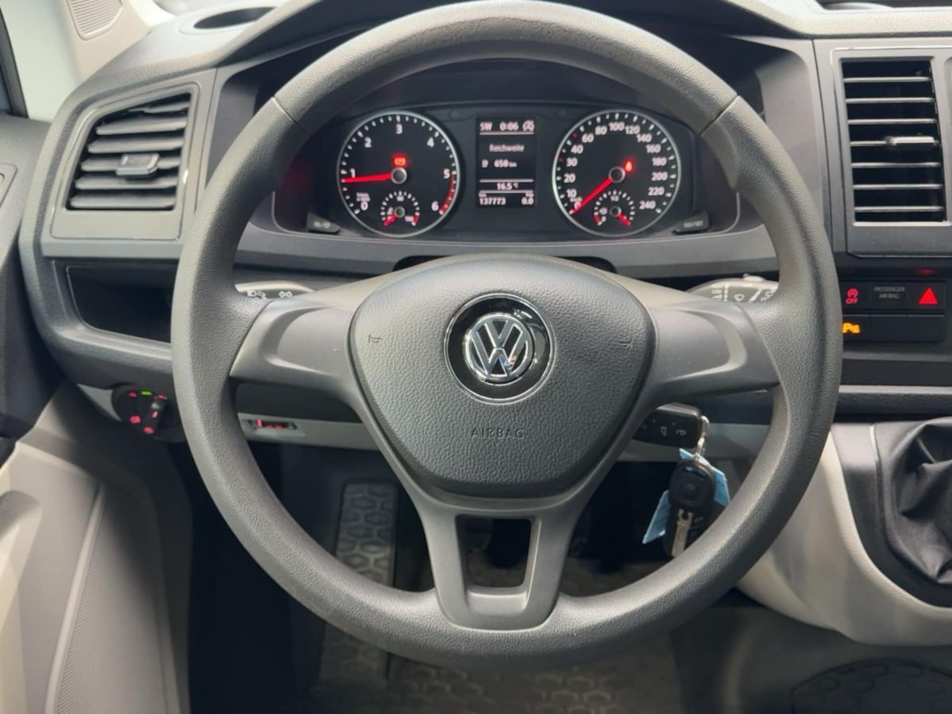 Volkswagen T6 Transporter Kombi langer Radstand