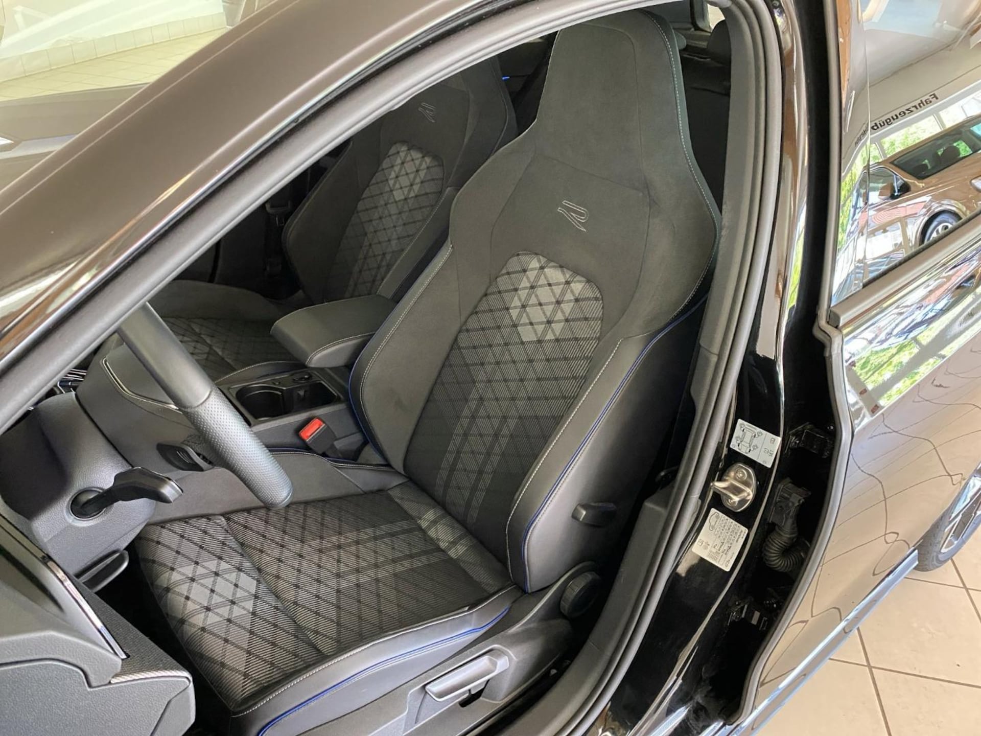Volkswagen Golf R-Line