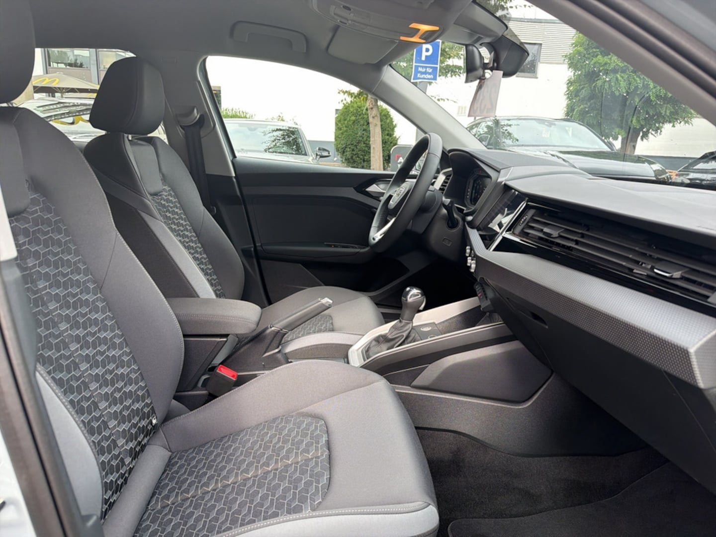 Bild über Audi A1 Sportback S line 40 TFSI S tronic - für weitere Informationen kontaktieren Sie den Audi Partner