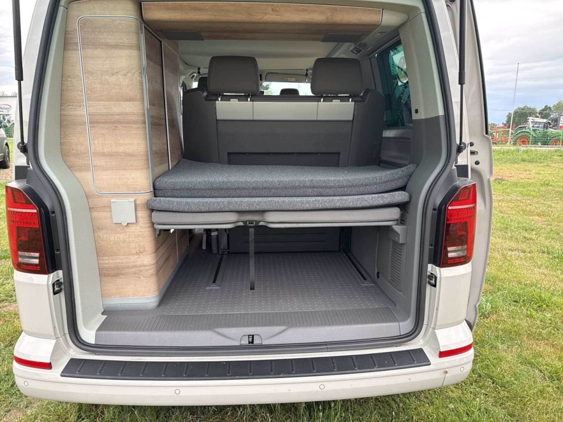 Volkswagen T6.1 California Coast
