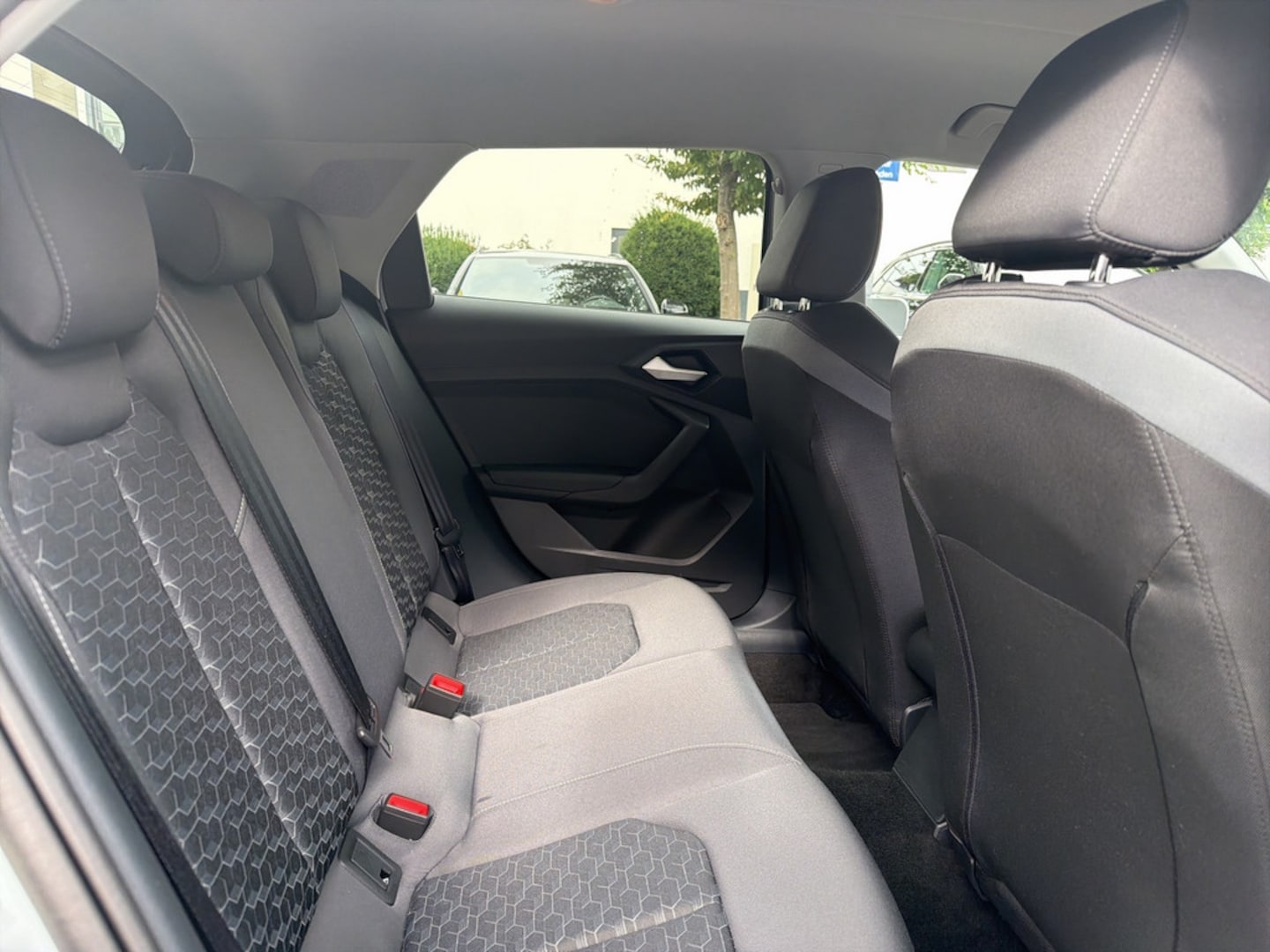 Bild über Audi A1 Sportback S line 40 TFSI S tronic - für weitere Informationen kontaktieren Sie den Audi Partner