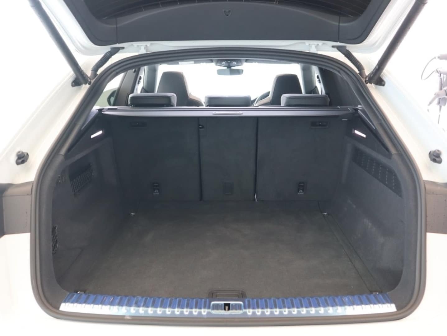 Audi Q8 SUV 50 TDI quattro 200(272) kW(PS) tiptronic for more details contact your dealer