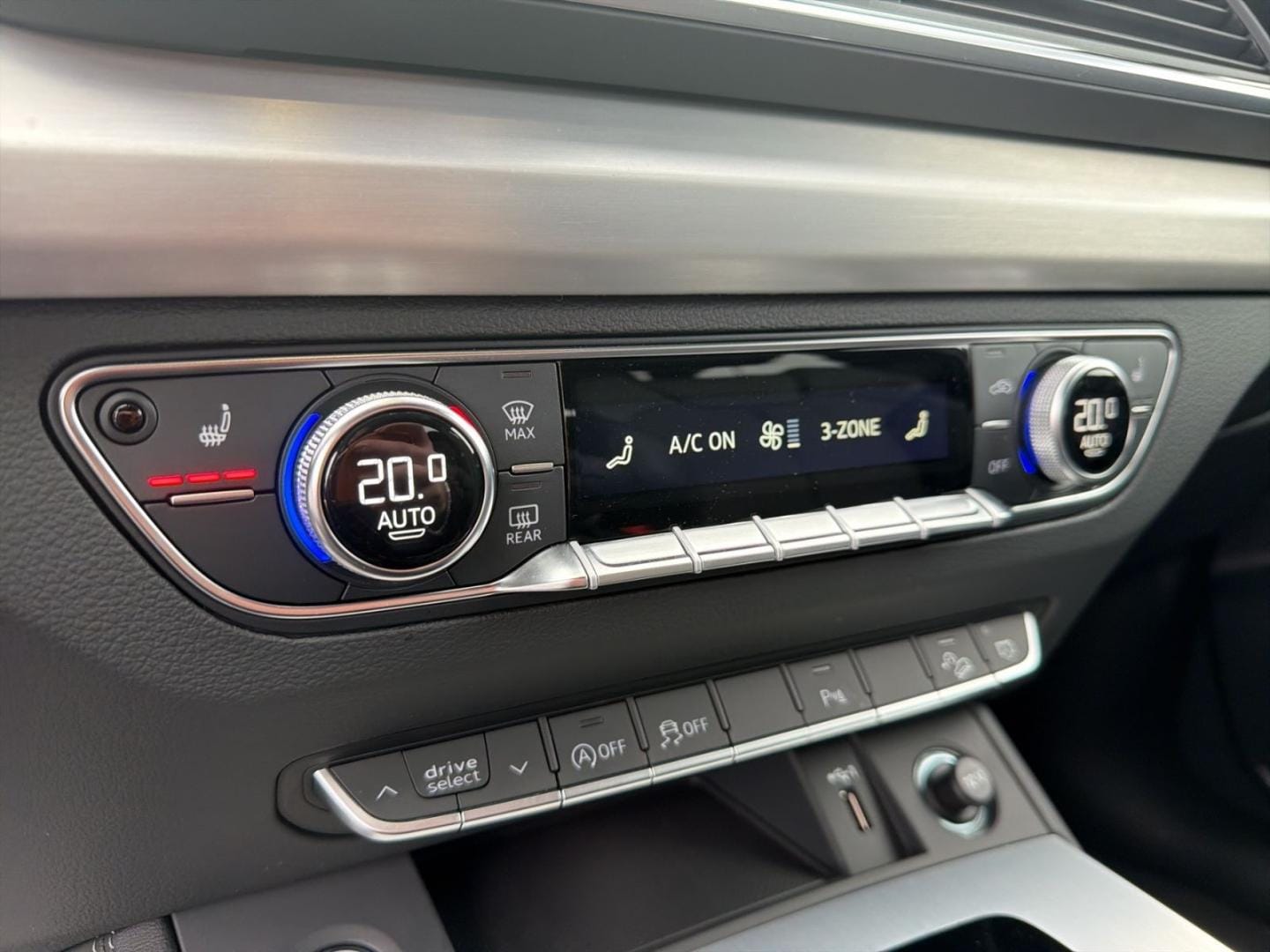 Bild über Audi Q5 S line business 40 TFSI quattro 150(204) kW(PS) S tronic - für weitere Informationen kontaktieren Sie den Audi Partner