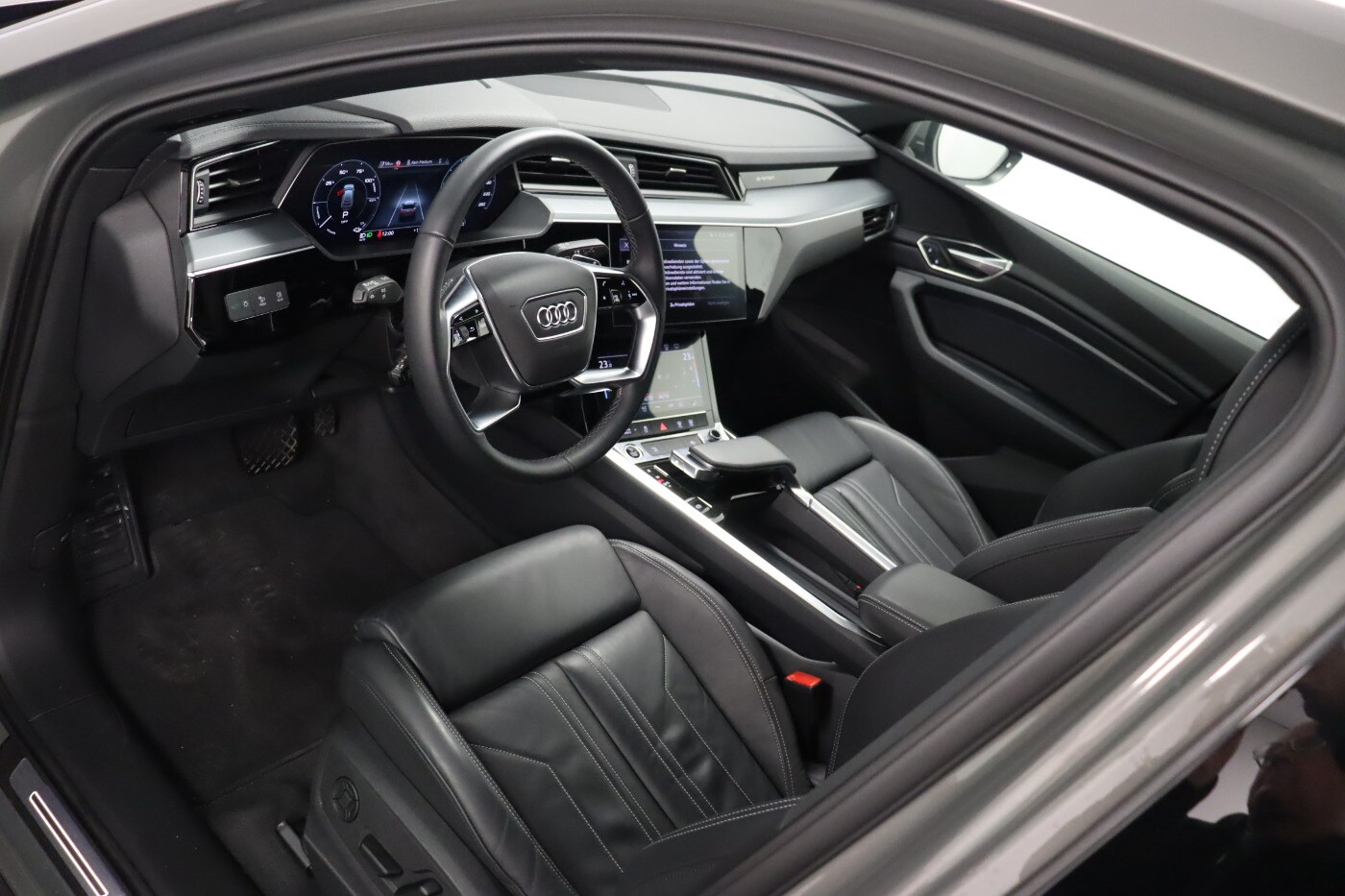 Image about Audi Q8 Sportback e-tron S line 55 e-tron quattro