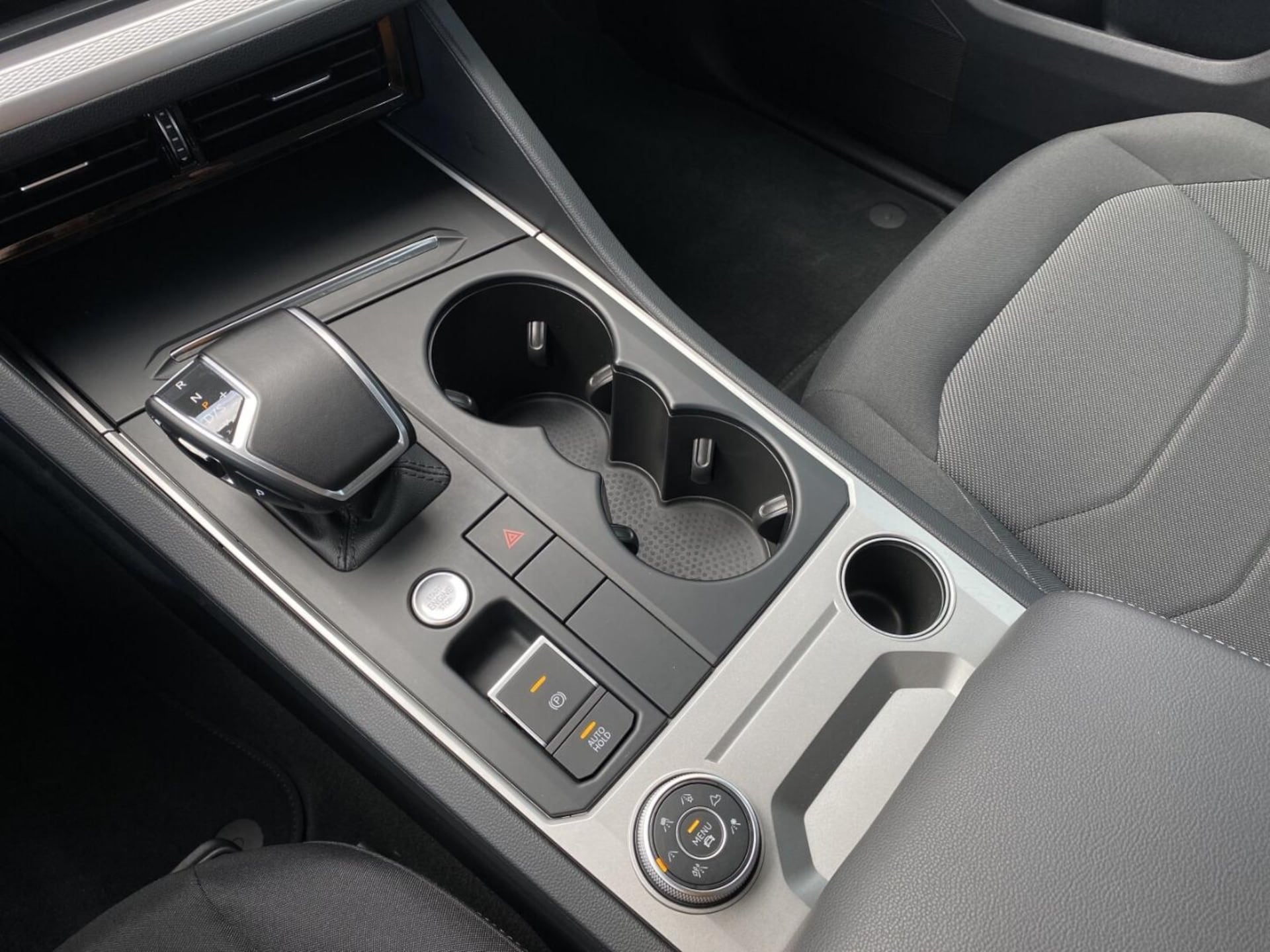 Volkswagen Touareg Model bazowy