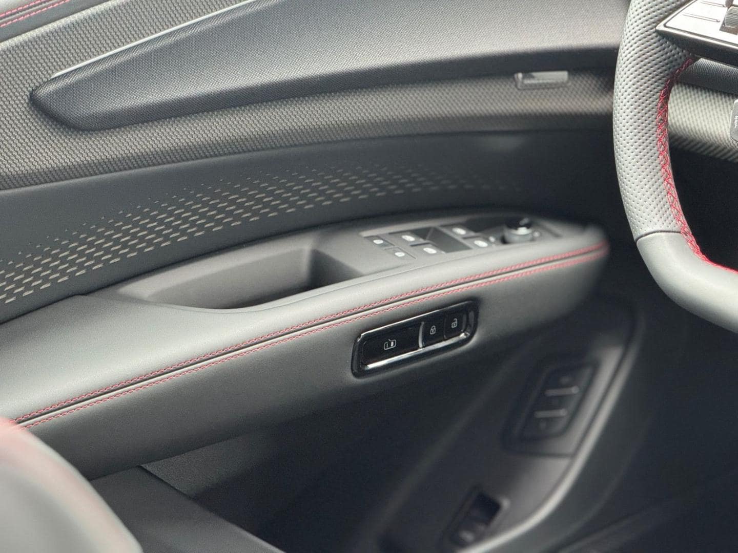 Bild über Audi Q7 SUV TDI quattro 220 kW tiptronic - für weitere Informationen kontaktieren Sie den Audi Partner