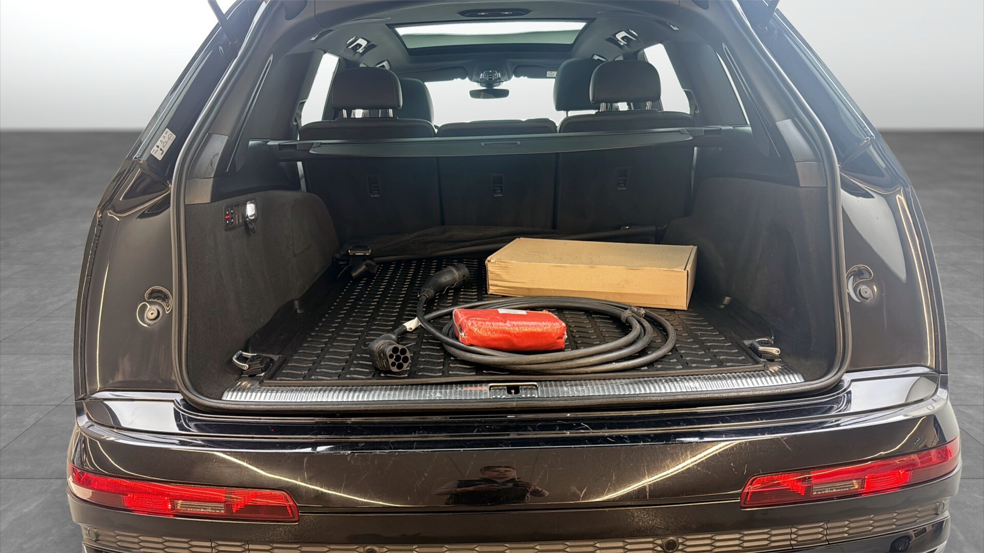 Bild som visar&nbsp;Audi Q7 TFSI e&nbsp;Q7 60 TFSI e quattro S line 456 hk tiptronic - för mer information kontakta din Audi Partner