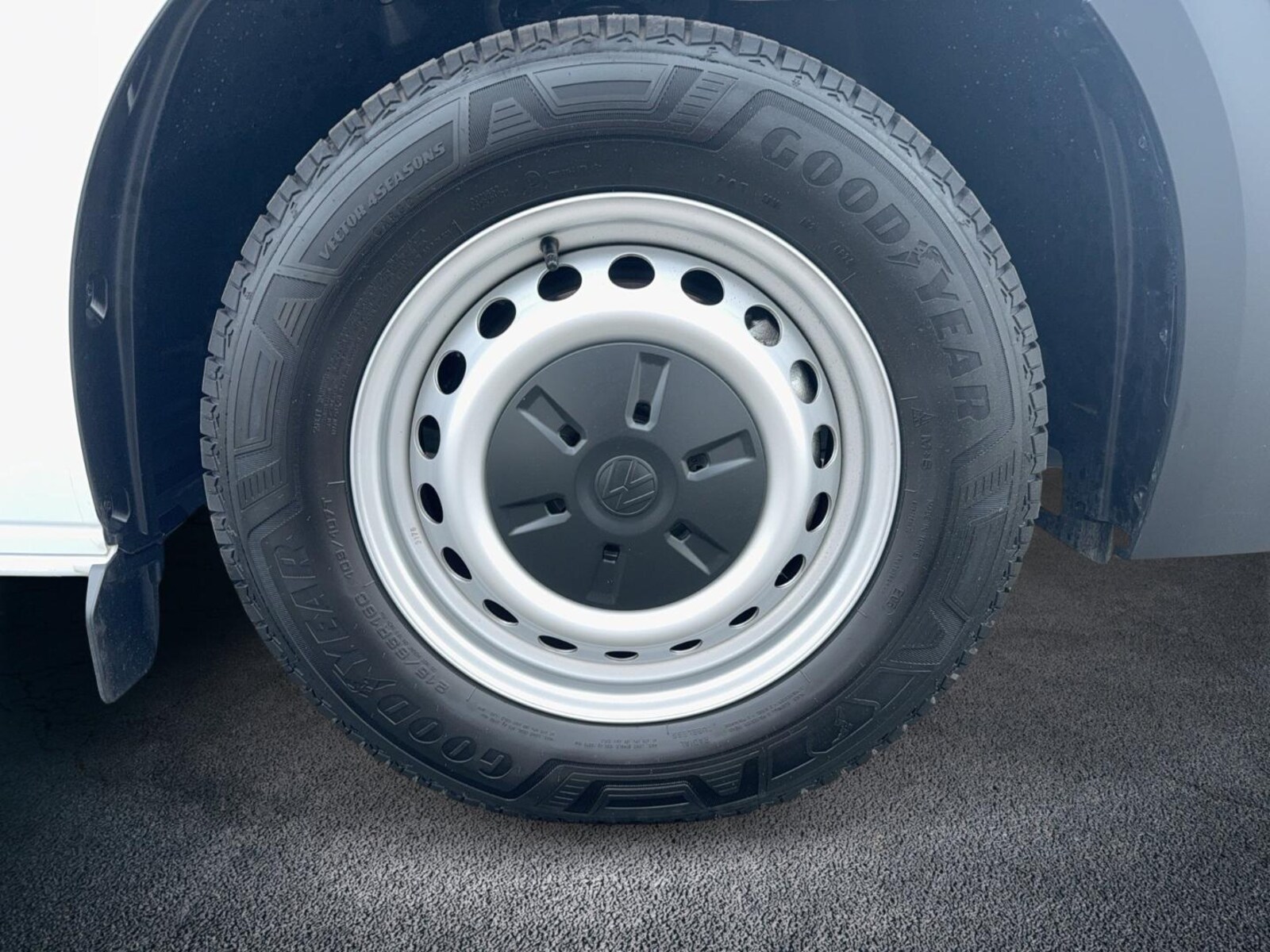 Volkswagen Transporter Kasten kurzer Radstand – Bild 8