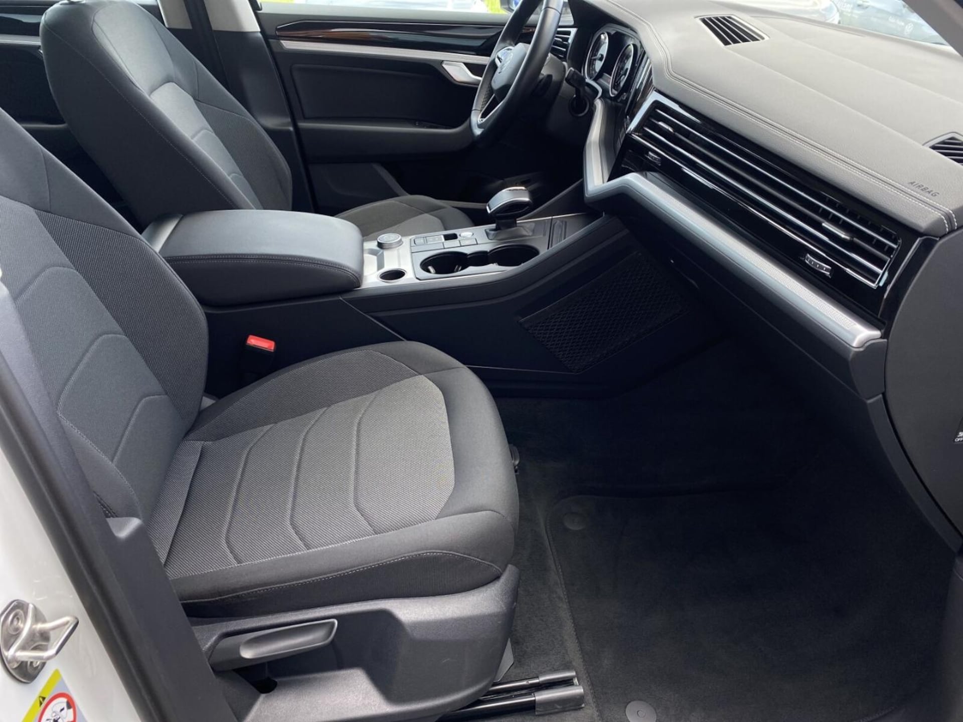 Volkswagen Touareg Model bazowy