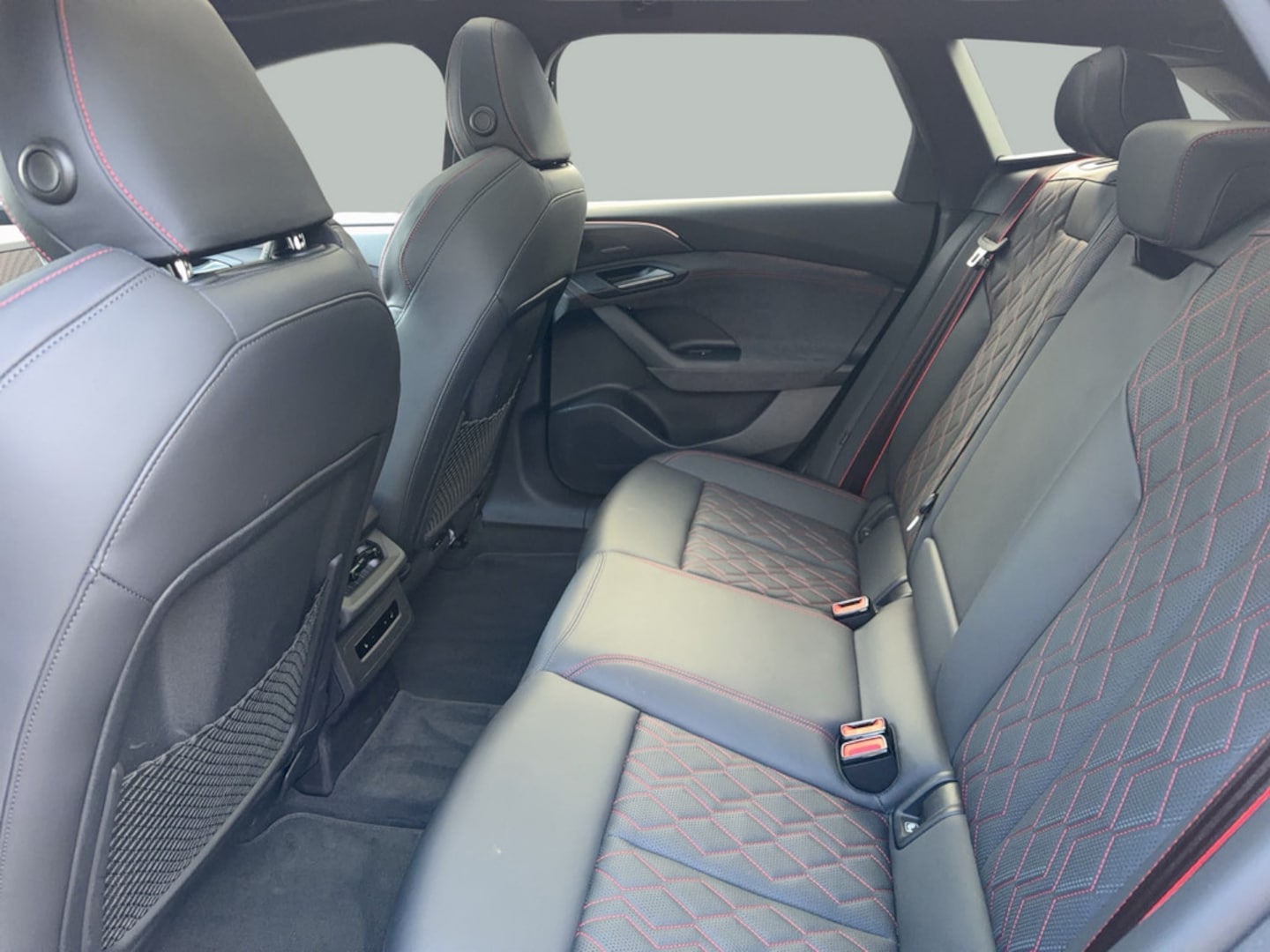 Bild über Audi S6 Avant e-tron e-tron quattro - für weitere Informationen kontaktieren Sie den Audi Partner