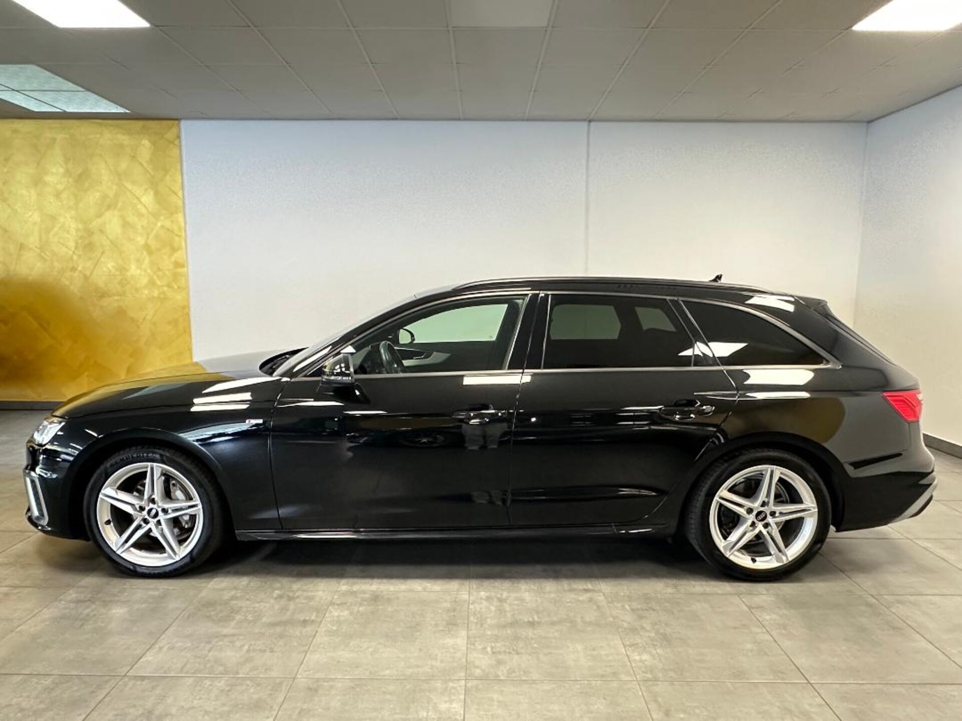 Audi A4 Avant S line