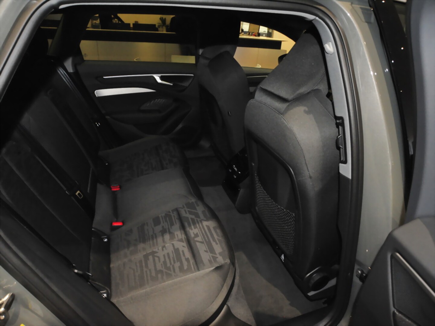 Bild über Audi A6 Avant TDI 150 kW S tronic - für weitere Informationen kontaktieren Sie den Audi Partner