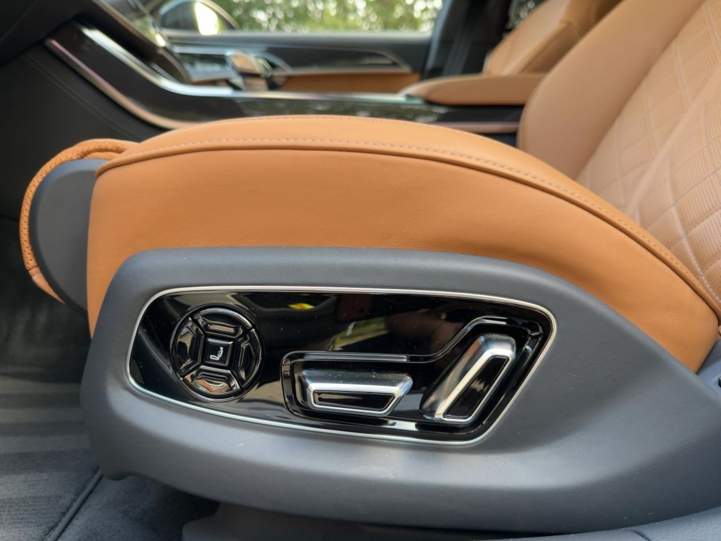 Bild über Audi S8 TFSI quattro tiptronic - für weitere Informationen kontaktieren Sie den Audi Partner