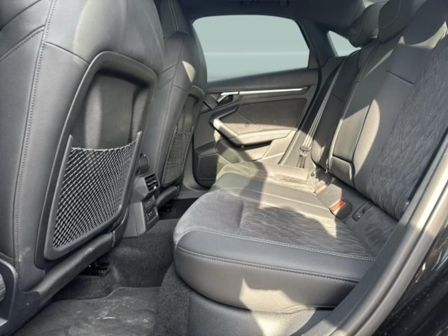 Bild über Audi S3 Limousine TFSI quattro S tronic - für weitere Informationen kontaktieren Sie den Audi Partner
