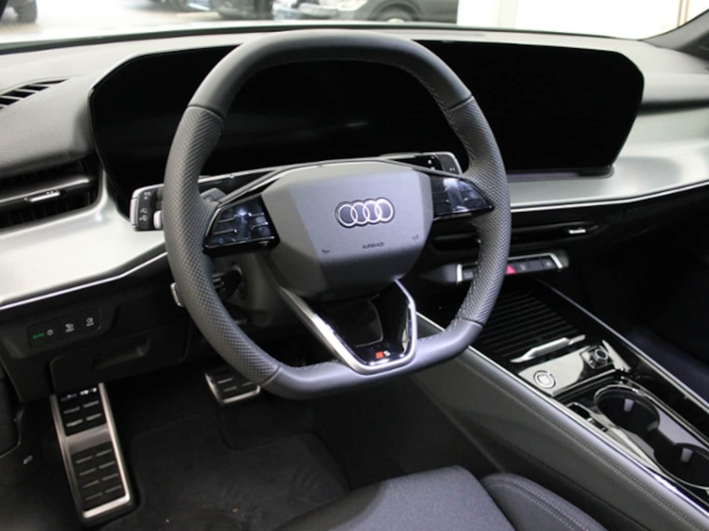 Bild über Audi Q3 SUV TFSI 110 kW S tronic - für weitere Informationen kontaktieren Sie den Audi Partner