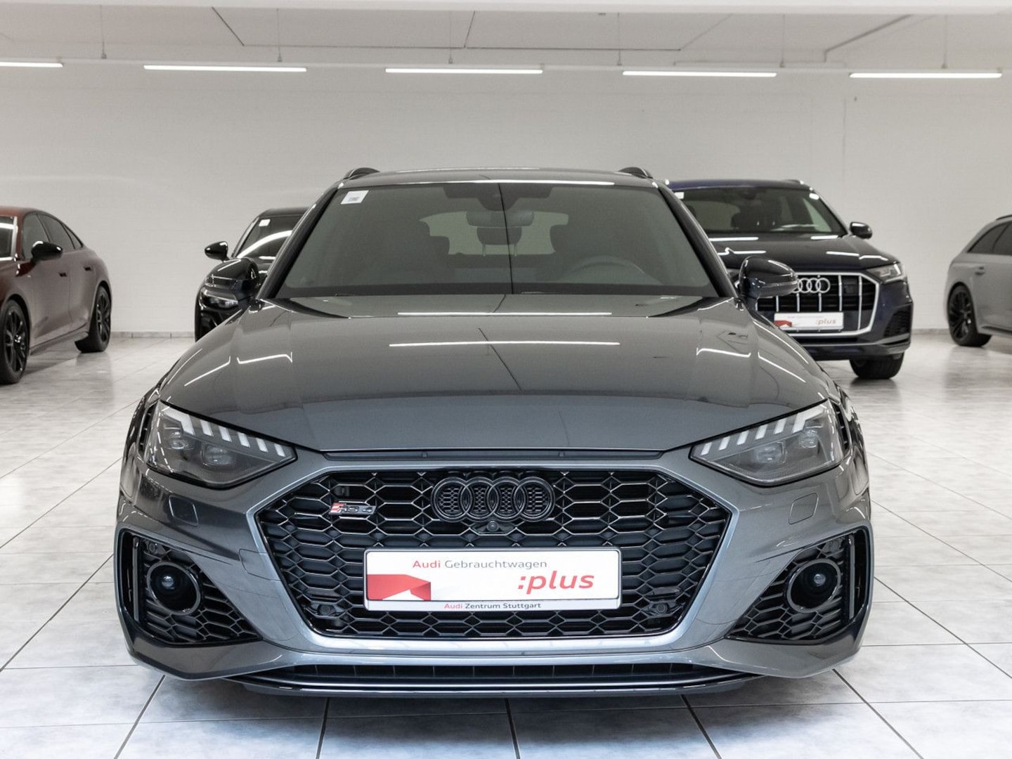 Bild über Audi RS 4 Avant TFSI quattro tiptronic - für weitere Informationen kontaktieren Sie den Audi Partner