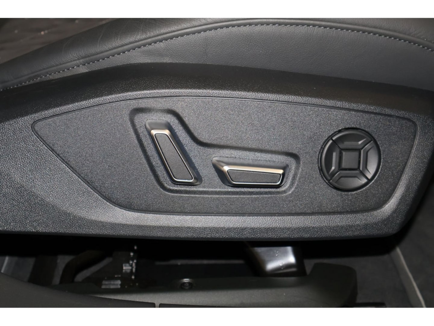 Bild über Audi S6 Limousine TDI quattro tiptronic - für weitere Informationen kontaktieren Sie den Audi Partner