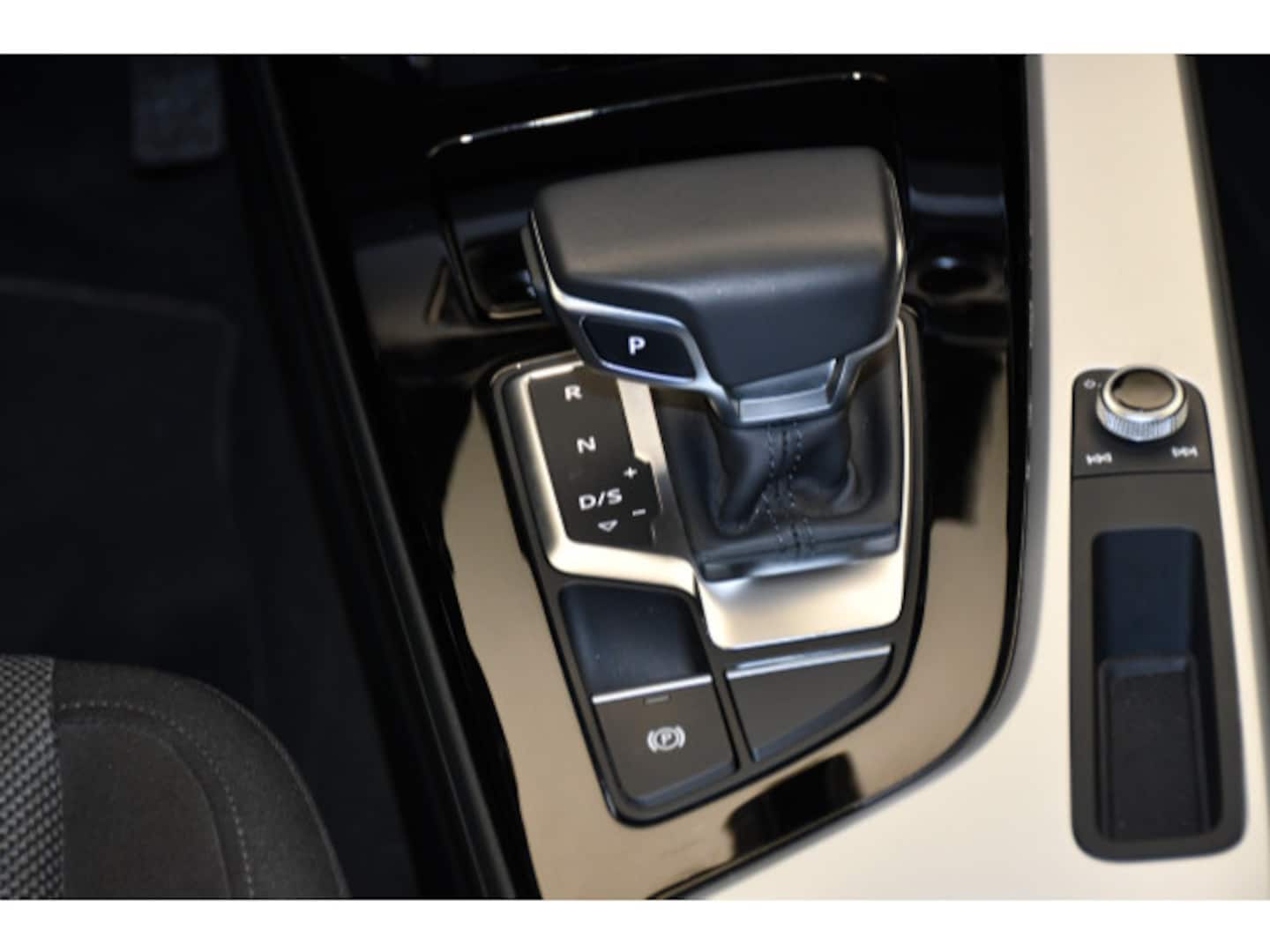 Bild über Audi A4 Avant 30 TDI S tronic - für weitere Informationen kontaktieren Sie den Audi Partner
