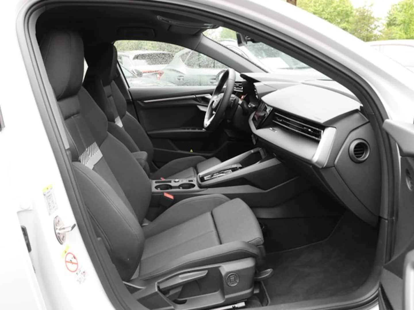Bild über Audi A3 Sportback S line 35 TFSI S tronic - für weitere Informationen kontaktieren Sie den Audi Partner