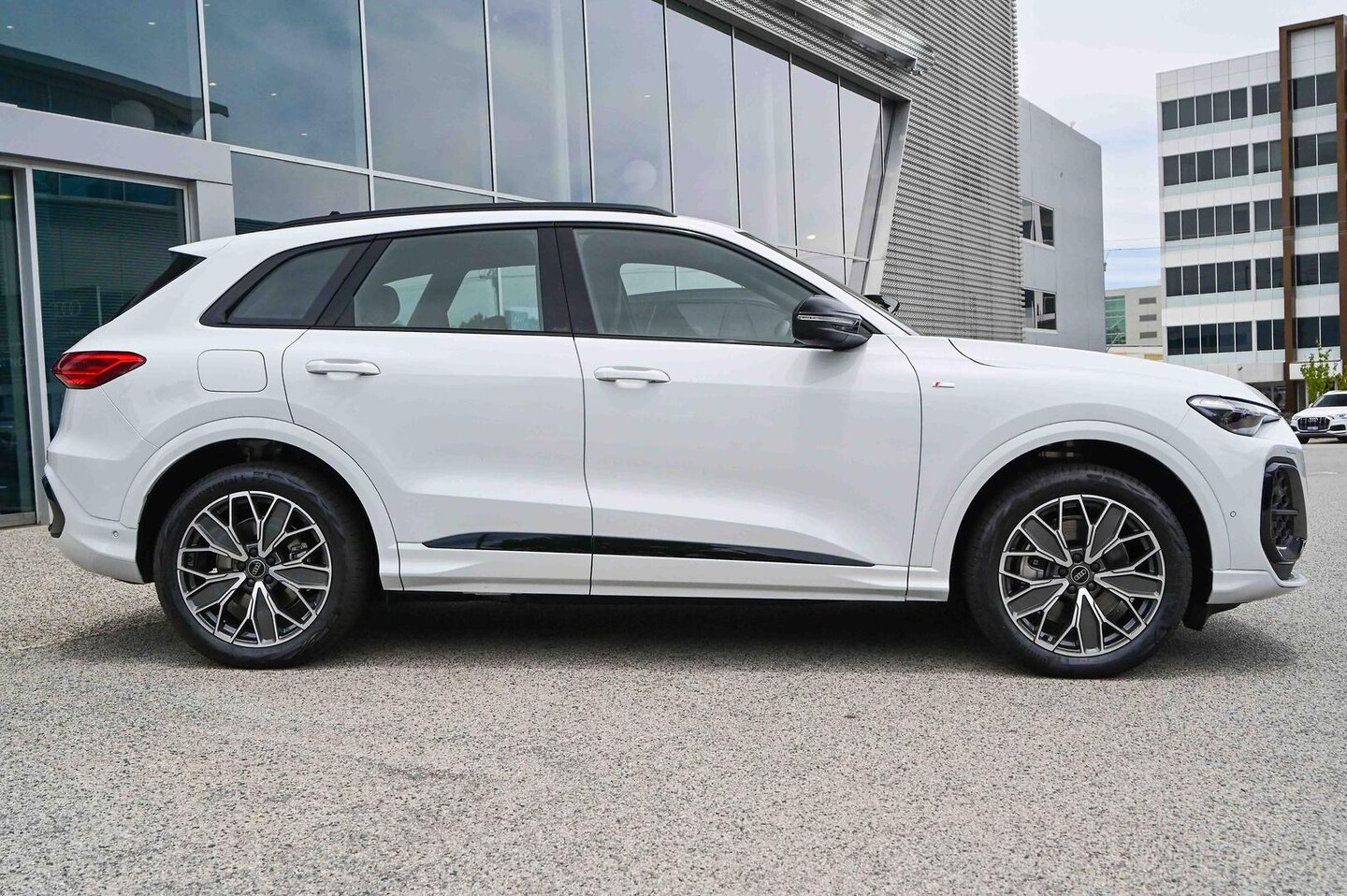 Image about Audi Q5 SUV TDI quattro 150 kW sport
