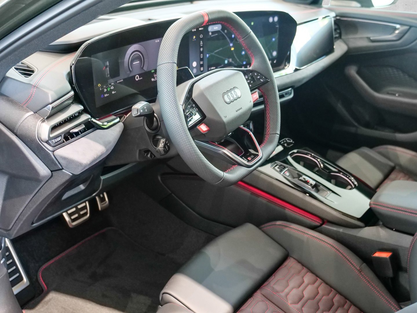 Bild über Audi RS 5 Limousine TFSI quattro 470 kW tiptronic - für weitere Informationen kontaktieren Sie den Audi Partner