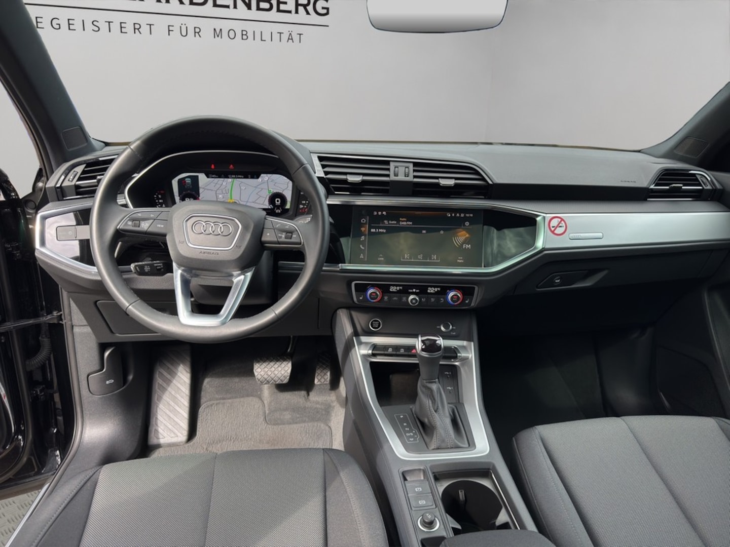 Bild über Audi Q3 S line 35 TFSI S tronic - für weitere Informationen kontaktieren Sie den Audi Partner