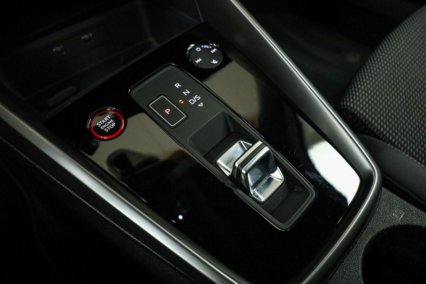 Bild über Audi S3 Sportback TFSI quattro S tronic - für weitere Informationen kontaktieren Sie den Audi Partner