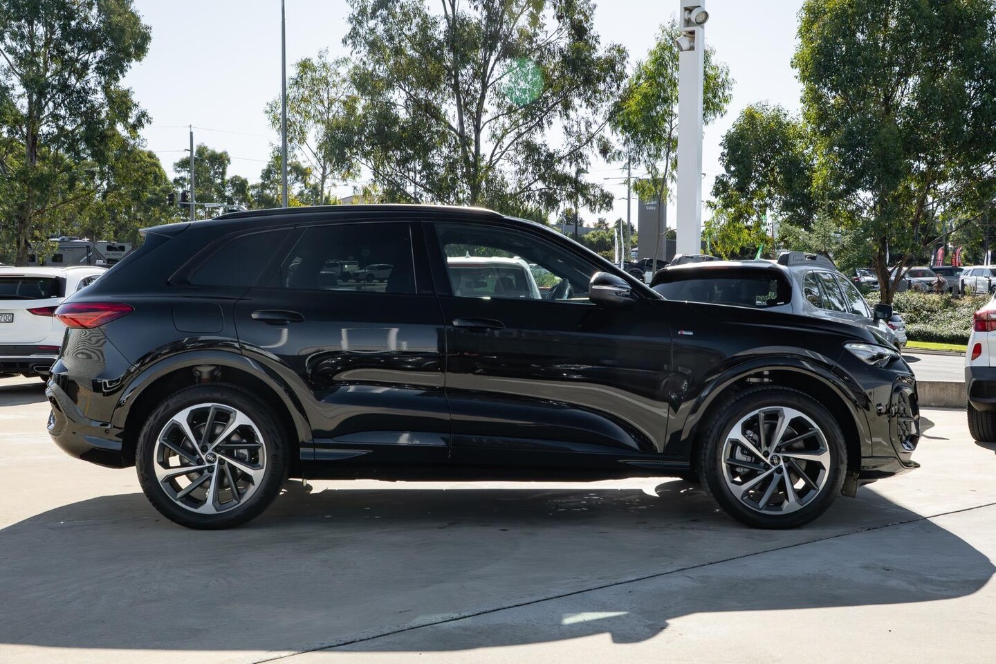 Image about Audi Q5 SUV TDI quattro 150 kW sport