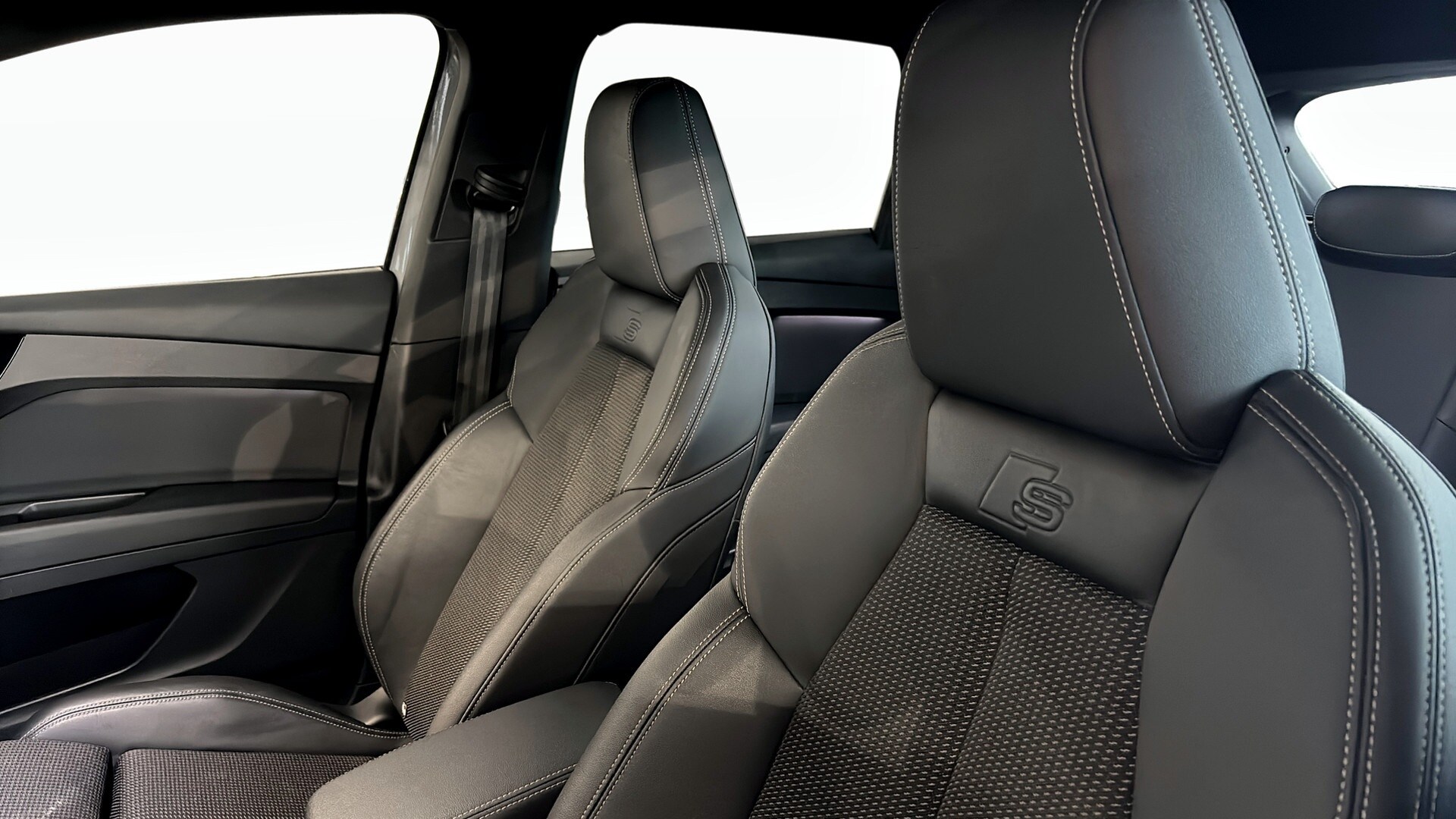 Bild som visar&nbsp;Audi Q4 e-tron&nbsp;Q4 50 e-tron quattro Proline 220,00 kW - för mer information kontakta din Audi Partner