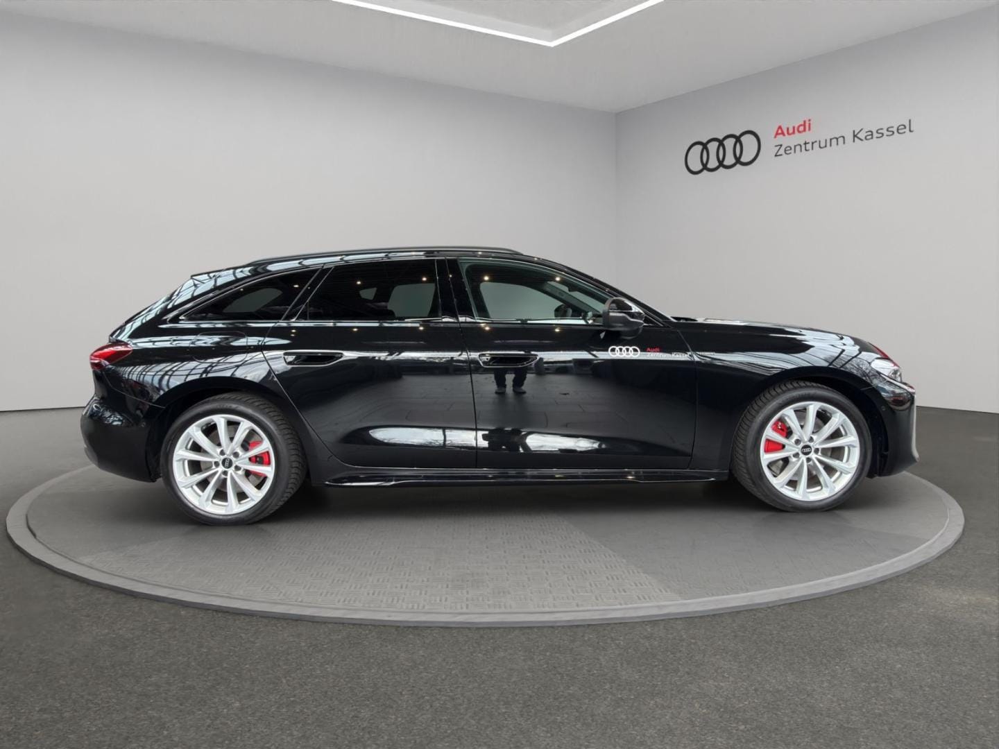Bild über Audi A5 Avant e-hybrid e-hybrid quattro 270 kW S tronic - für weitere Informationen kontaktieren Sie den Audi Partner