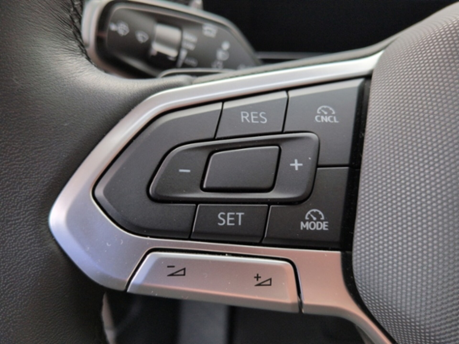 Volkswagen Tiguan Basis-Modell