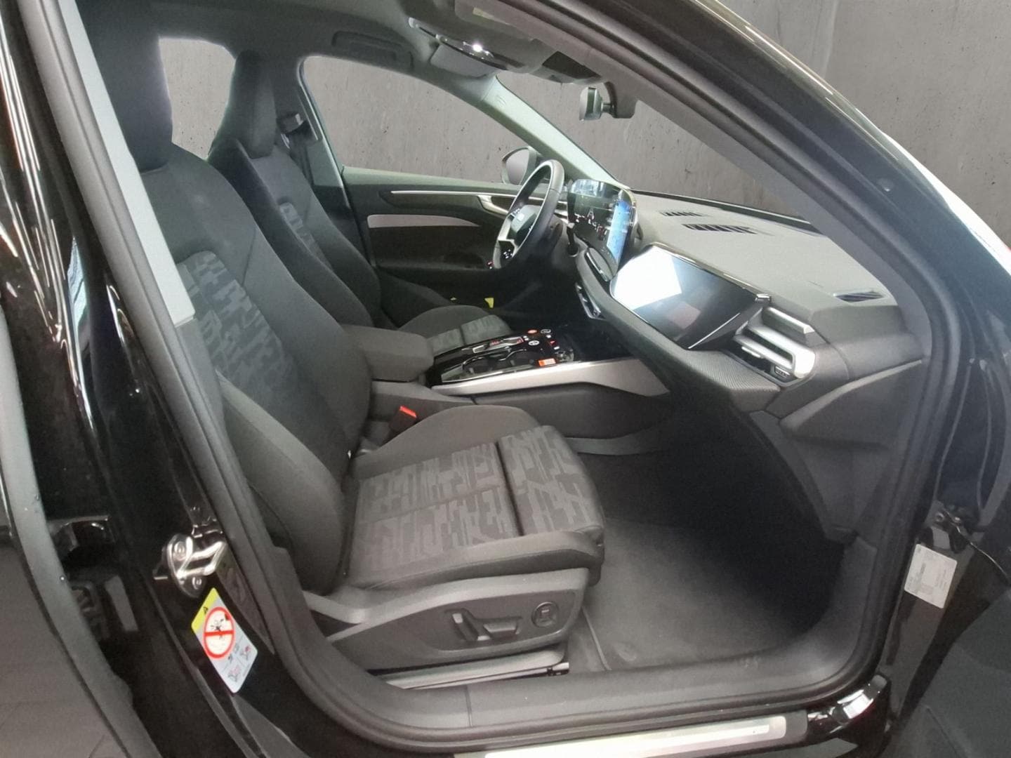 Bild über Audi A6 Limousine TDI 150 kW S tronic - für weitere Informationen kontaktieren Sie den Audi Partner