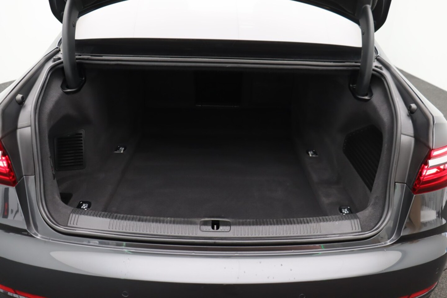 Bild über Audi A8 50 TDI quattro tiptronic - für weitere Informationen kontaktieren Sie den Audi Partner