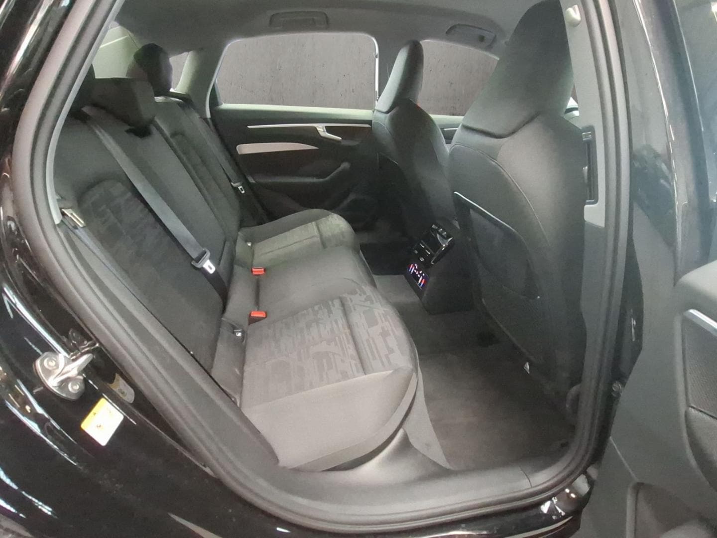 Bild über Audi A6 Limousine TDI 150 kW S tronic - für weitere Informationen kontaktieren Sie den Audi Partner