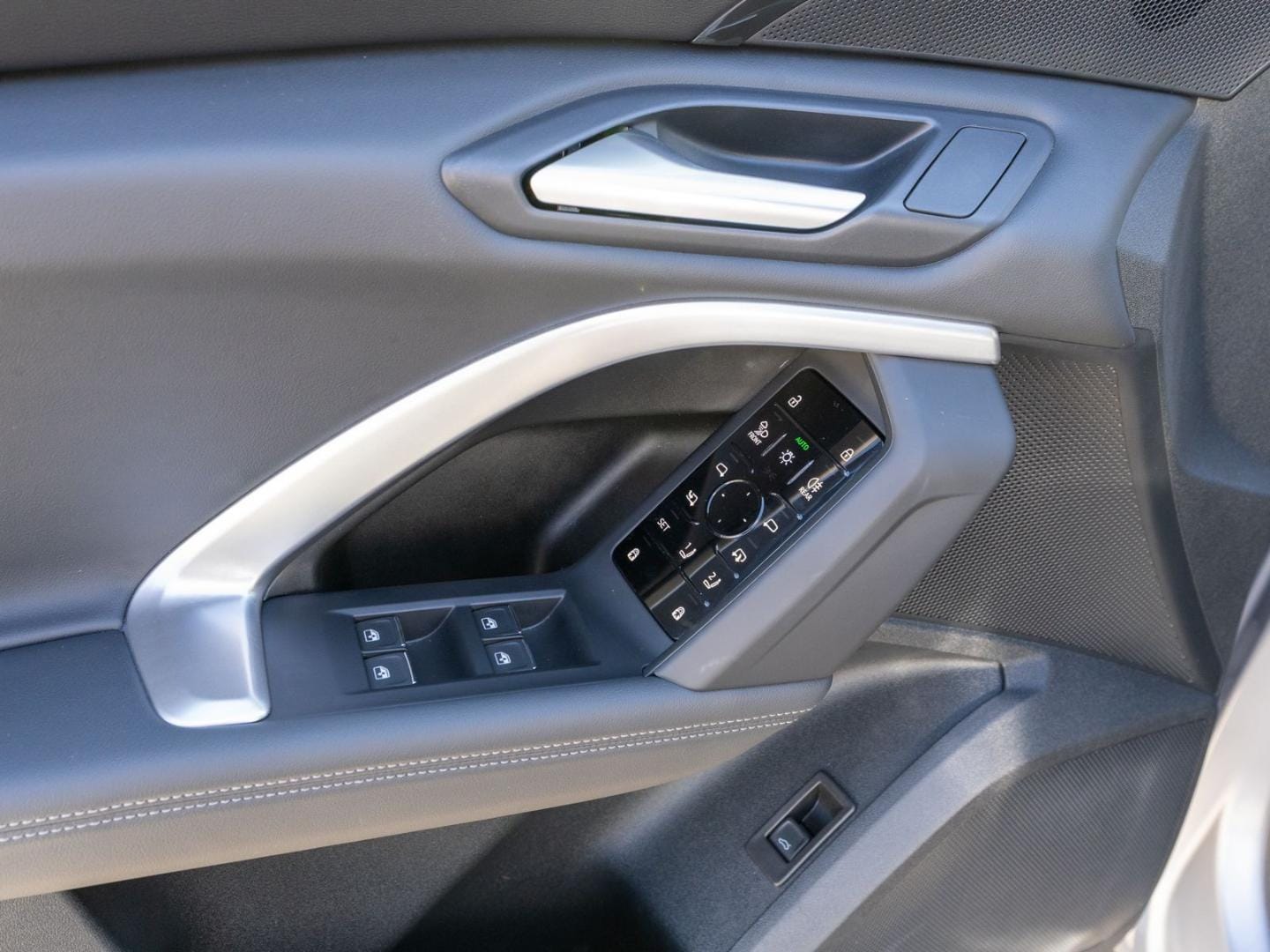 Bild über Audi Q5 SUV TDI quattro 150 kW S tronic - für weitere Informationen kontaktieren Sie den Audi Partner