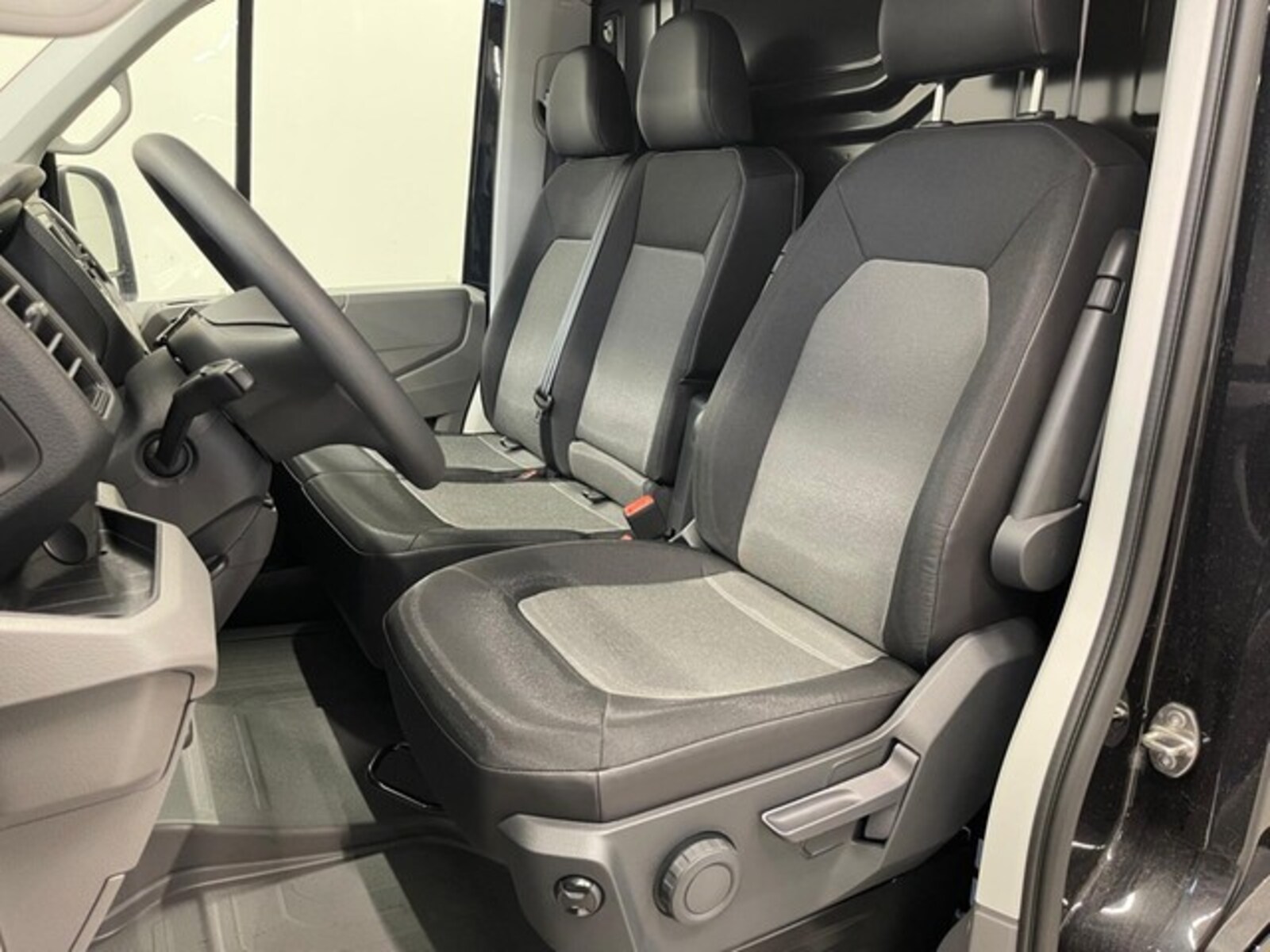 Volkswagen Crafter Kasten mittlerer Radstand – Bild 12