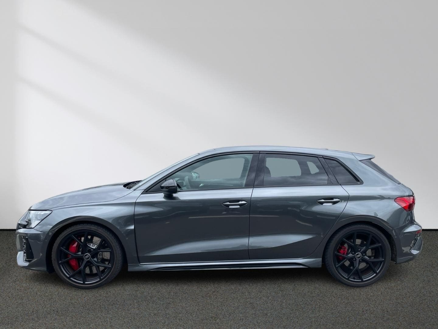 Bild über Audi RS 3 Sportback TFSI quattro S tronic - für weitere Informationen kontaktieren Sie den Audi Partner