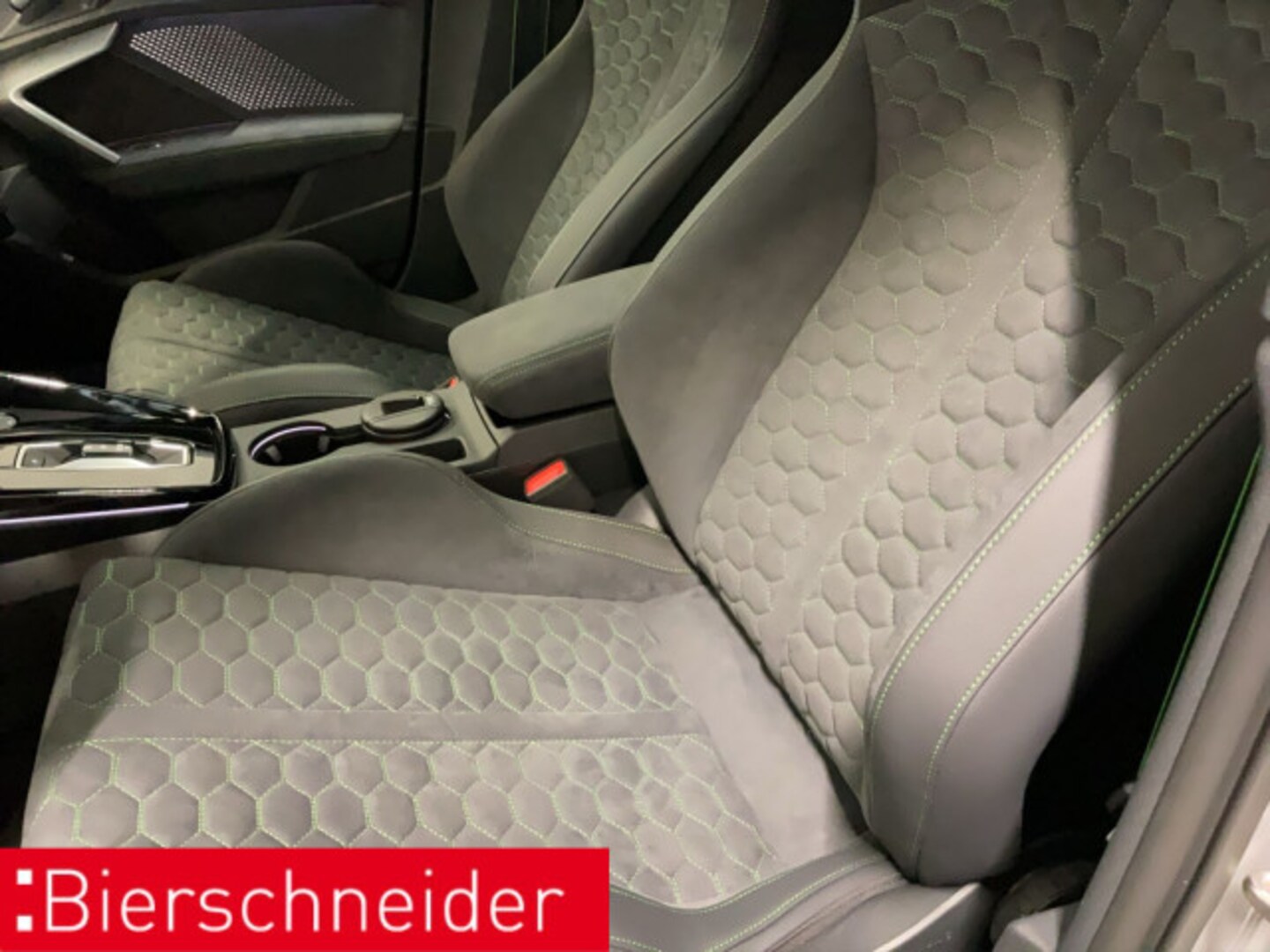 Bild über Audi RS 3 Sportback TFSI quattro 294 kW S tronic - für weitere Informationen kontaktieren Sie den Audi Partner