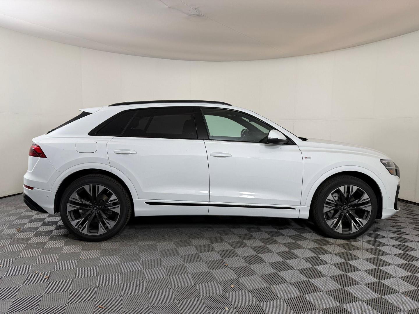 2026 Audi Q8 Premium Plus - Photo 7