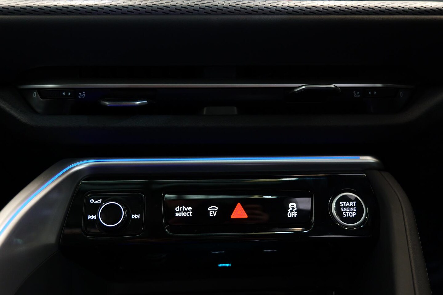 Image about Audi Q5 SUV e-hybrid quattro S tronic