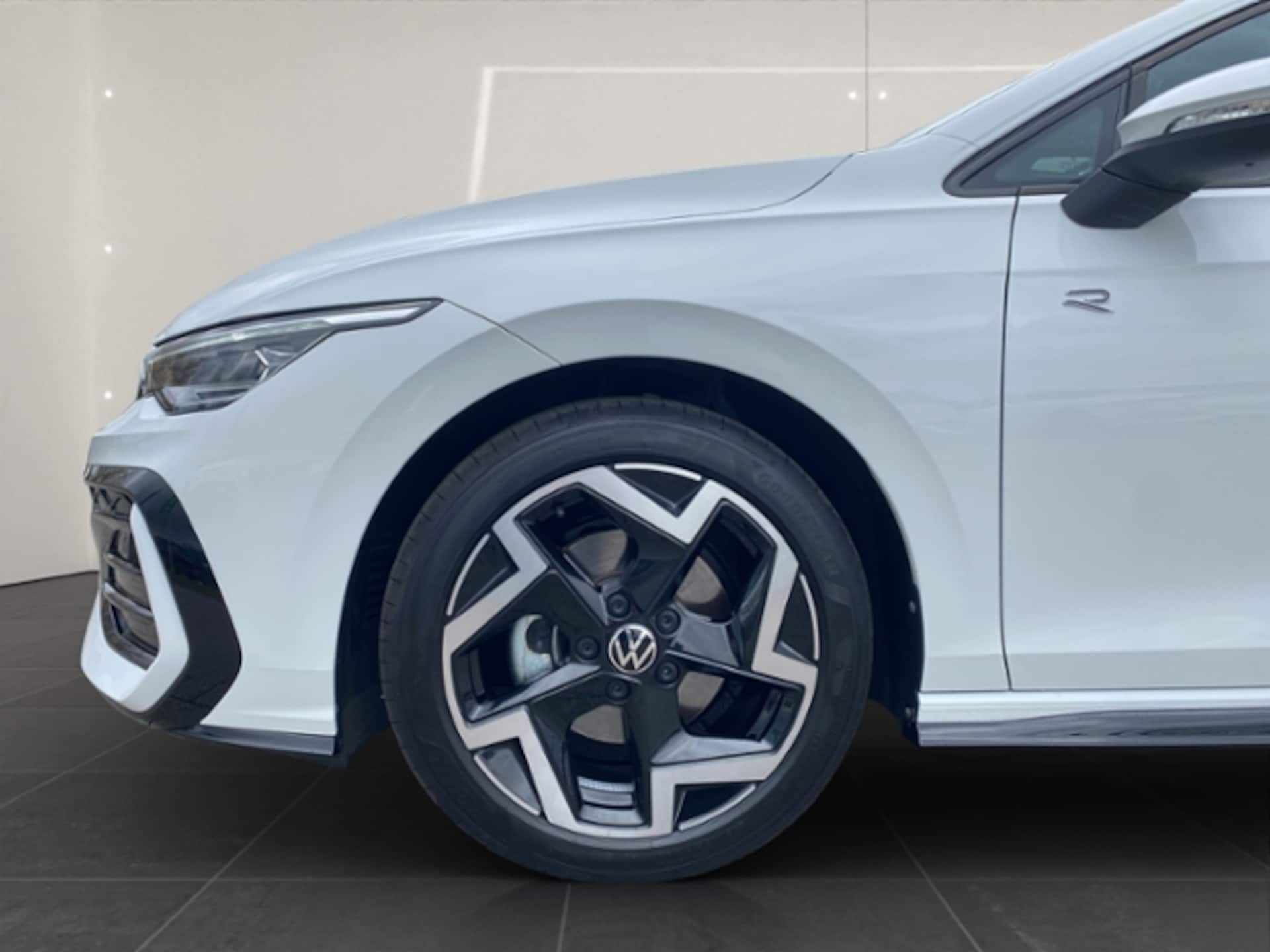 Volkswagen Golf R-Line
