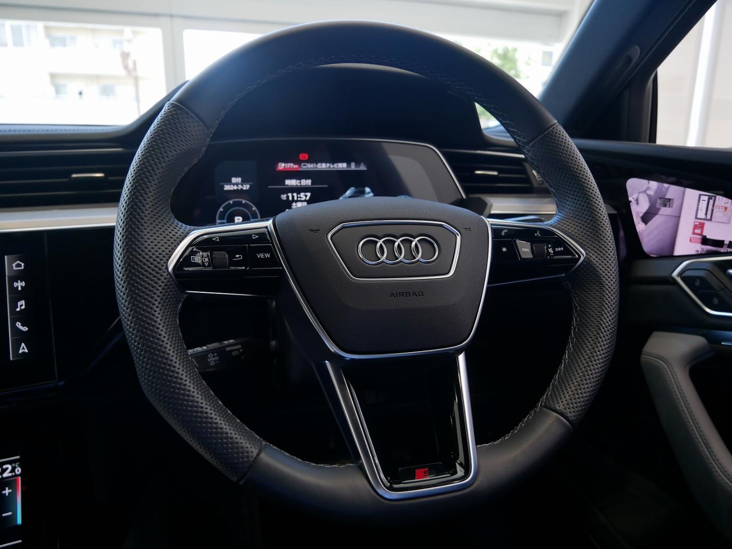 Image about Audi e-tron 55 quattro S line 300,00 kW