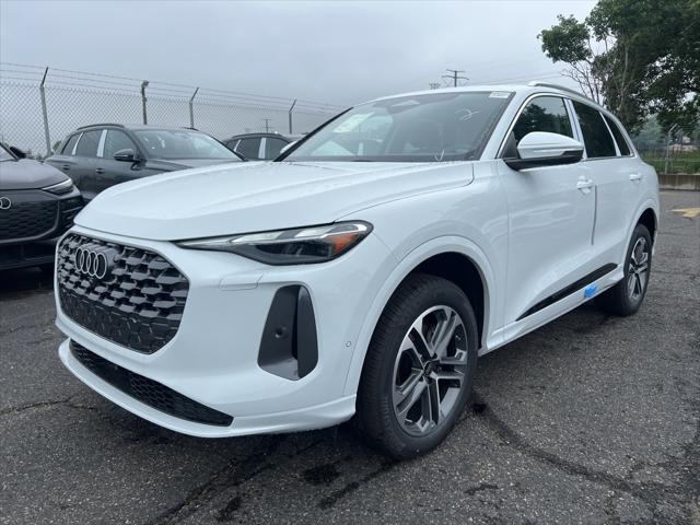 2025 Audi New Q5 Premium's photo