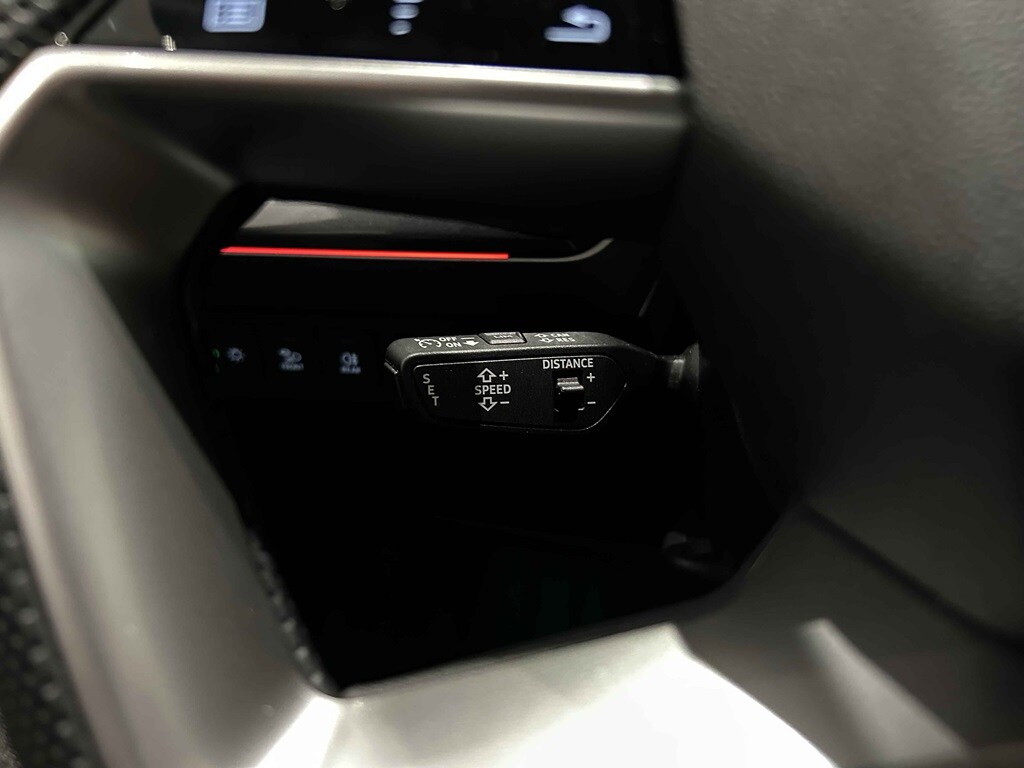 Bild som visar&nbsp;Audi Q4 e-tron&nbsp;Q4 45 e-tron quattro S line 210,00 kW - för mer information kontakta din Audi Partner