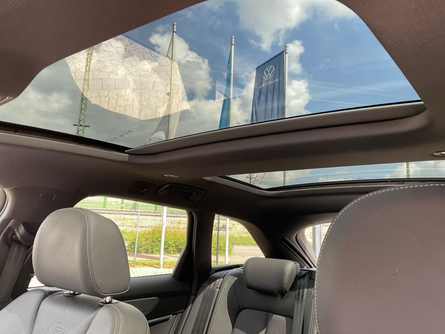 Bild über Audi A6 Avant sport 45 TFSI quattro S tronic - für weitere Informationen kontaktieren Sie den Audi Partner