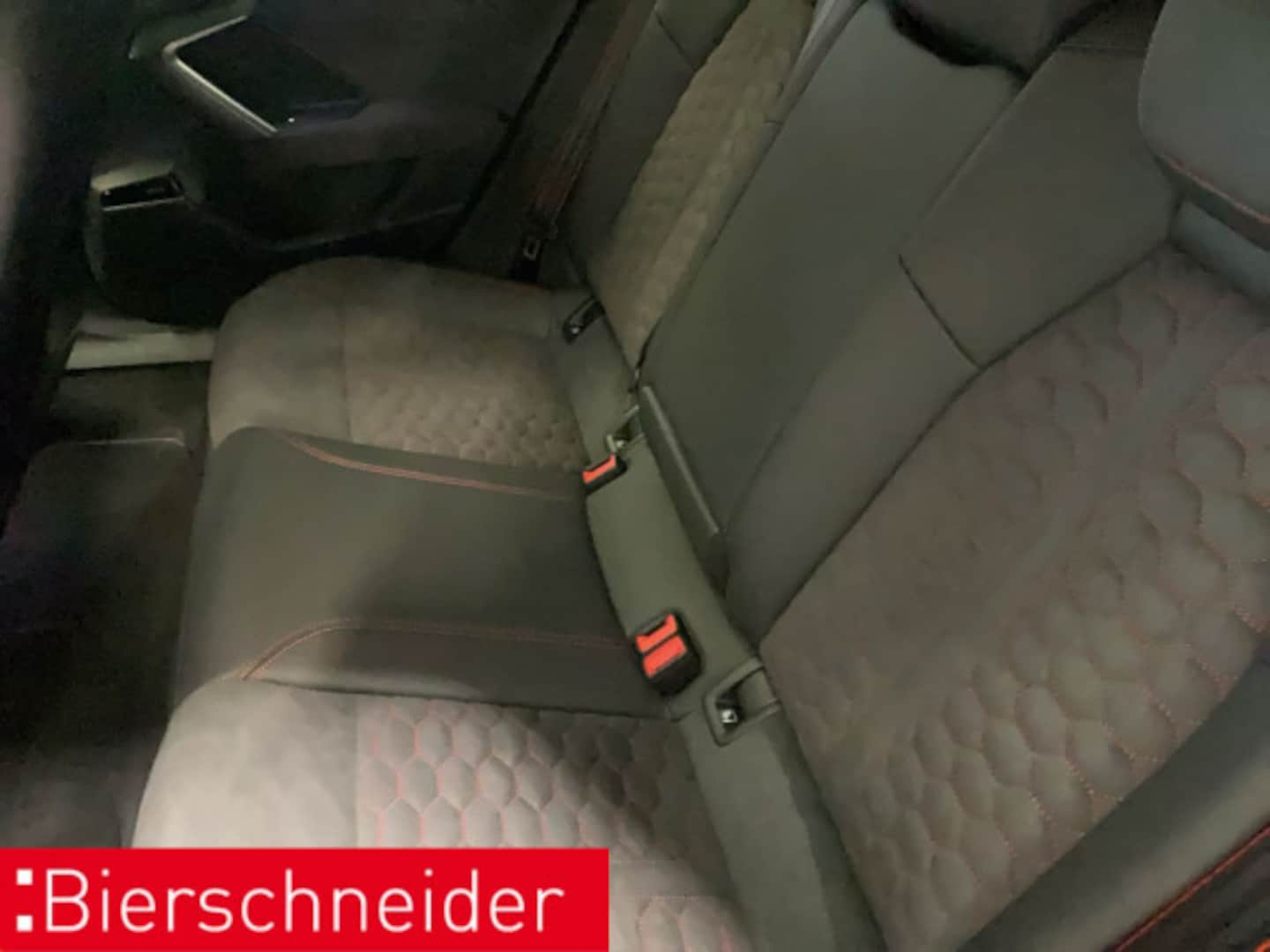 Bild über Audi RS 3 Sportback TFSI quattro S tronic - für weitere Informationen kontaktieren Sie den Audi Partner