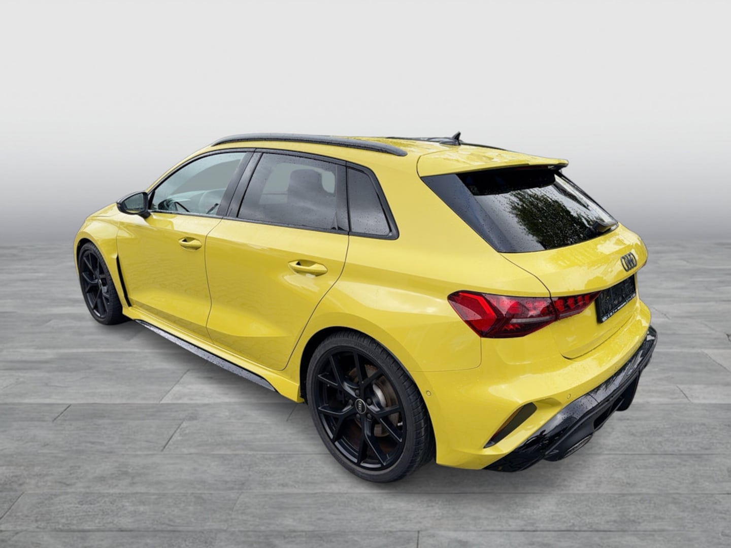 Bild über Audi RS 3 Sportback TFSI quattro 294 kW S tronic - für weitere Informationen kontaktieren Sie den Audi Partner